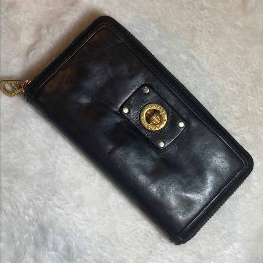 Marc Jacobs Black Zip Around Leather Wallet